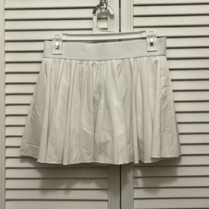 aritzia tennis skort in white